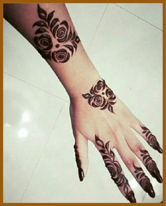 Bold Lined Simple Back Hand Mehndi With Net Shade